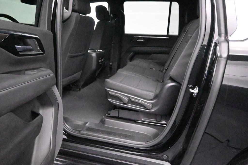 2025 Chevrolet Suburban LS