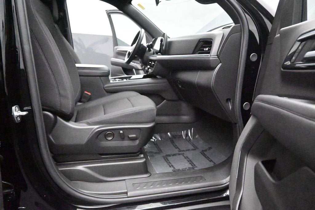 2025 Chevrolet Suburban LS