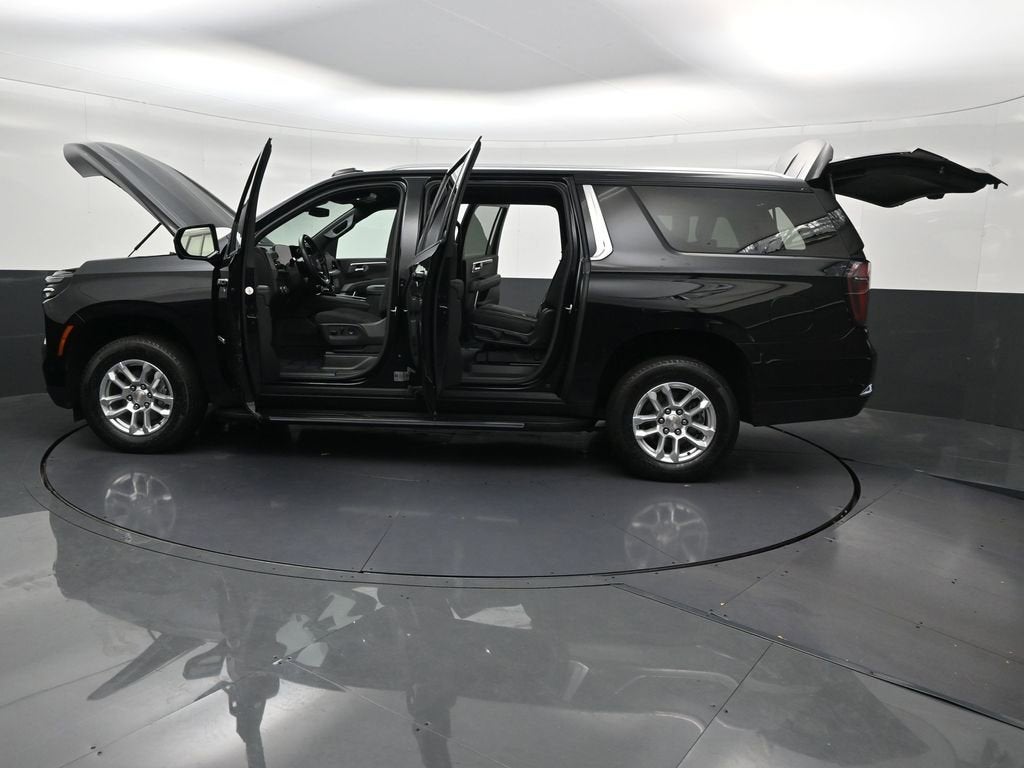 2025 Chevrolet Suburban LS