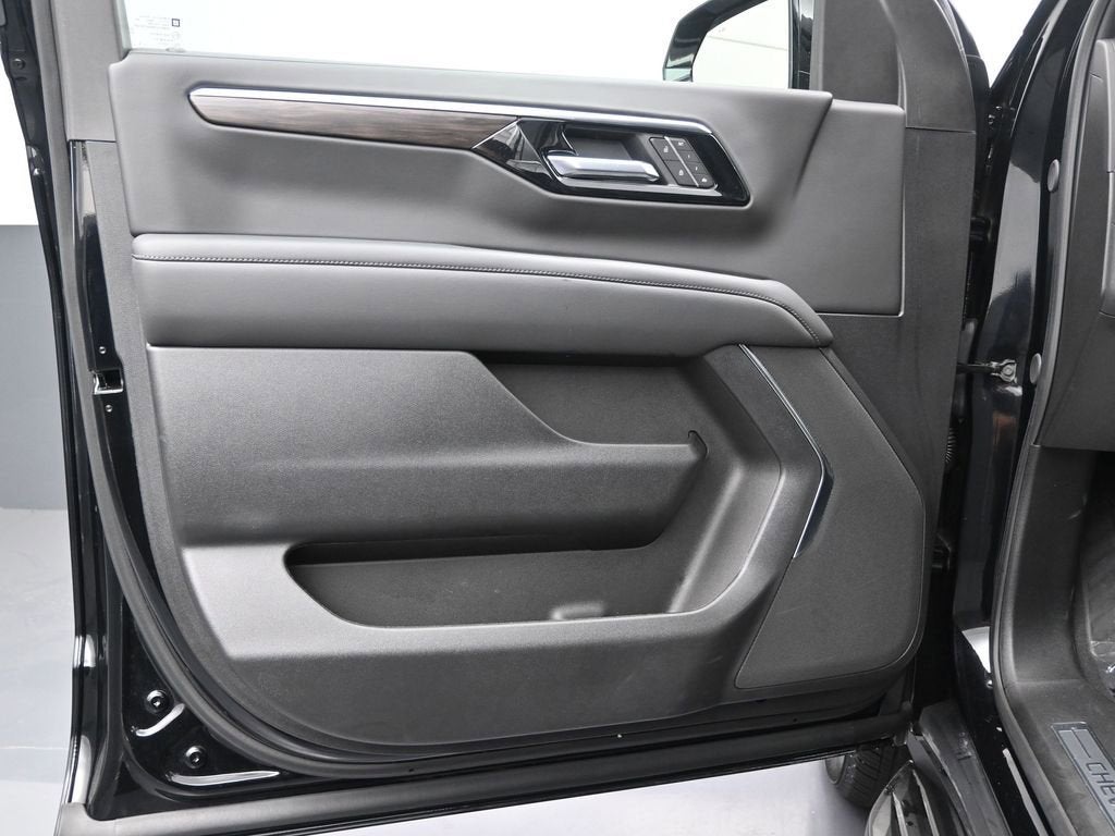 2025 Chevrolet Suburban LT