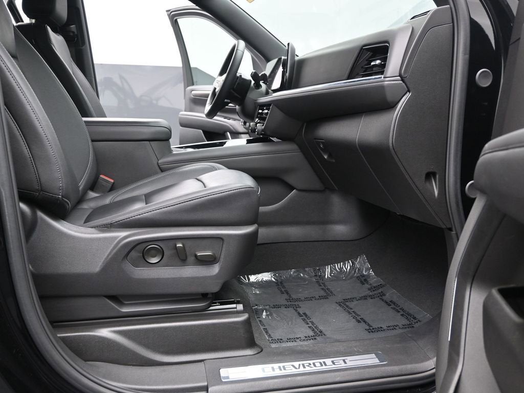 2025 Chevrolet Suburban LT