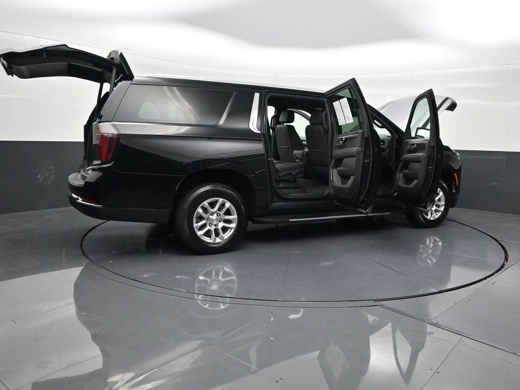 2025 Chevrolet Suburban LT