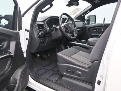 2023 Nissan Titan SV