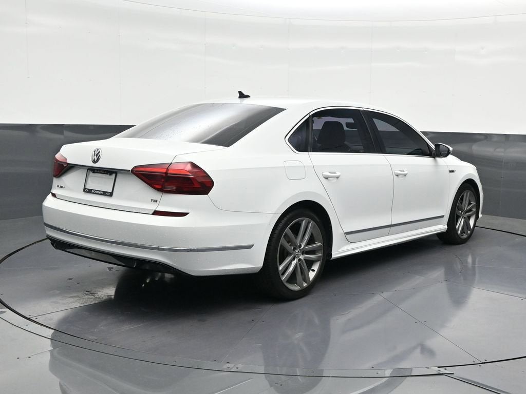 2017 Volkswagen Passat R-Line w/Comfort Pkg