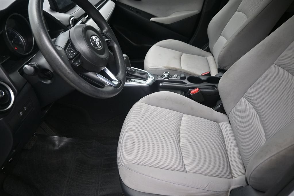 2020 Toyota Yaris Hatchback LE