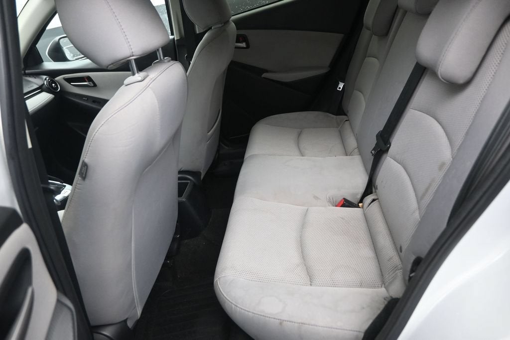 2020 Toyota Yaris Hatchback LE