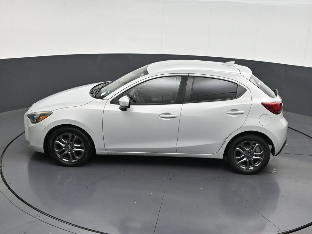 2020 Toyota Yaris Hatchback LE