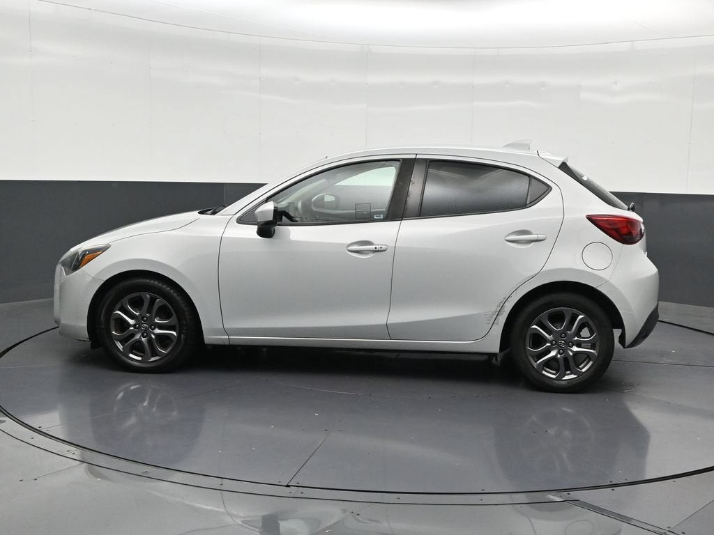 2020 Toyota Yaris Hatchback LE