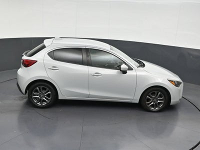 2020 Toyota Yaris Hatchback LE