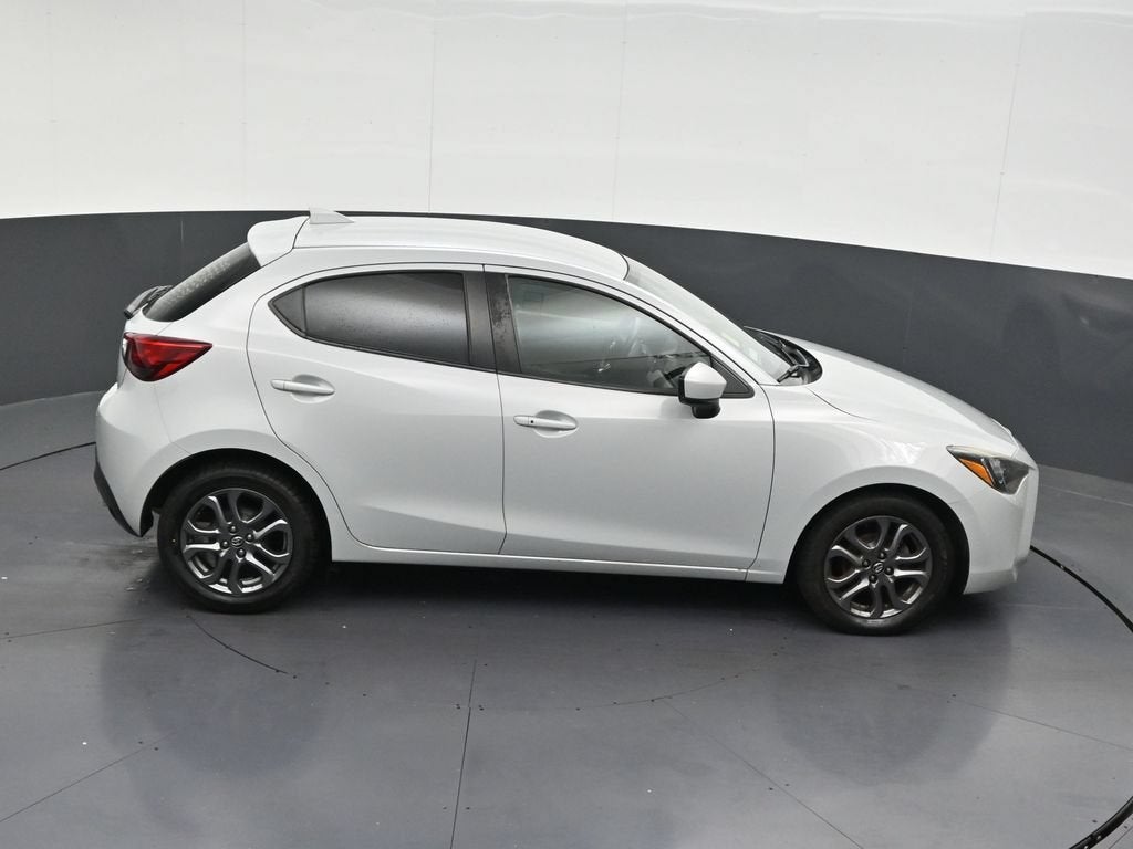2020 Toyota Yaris Hatchback LE