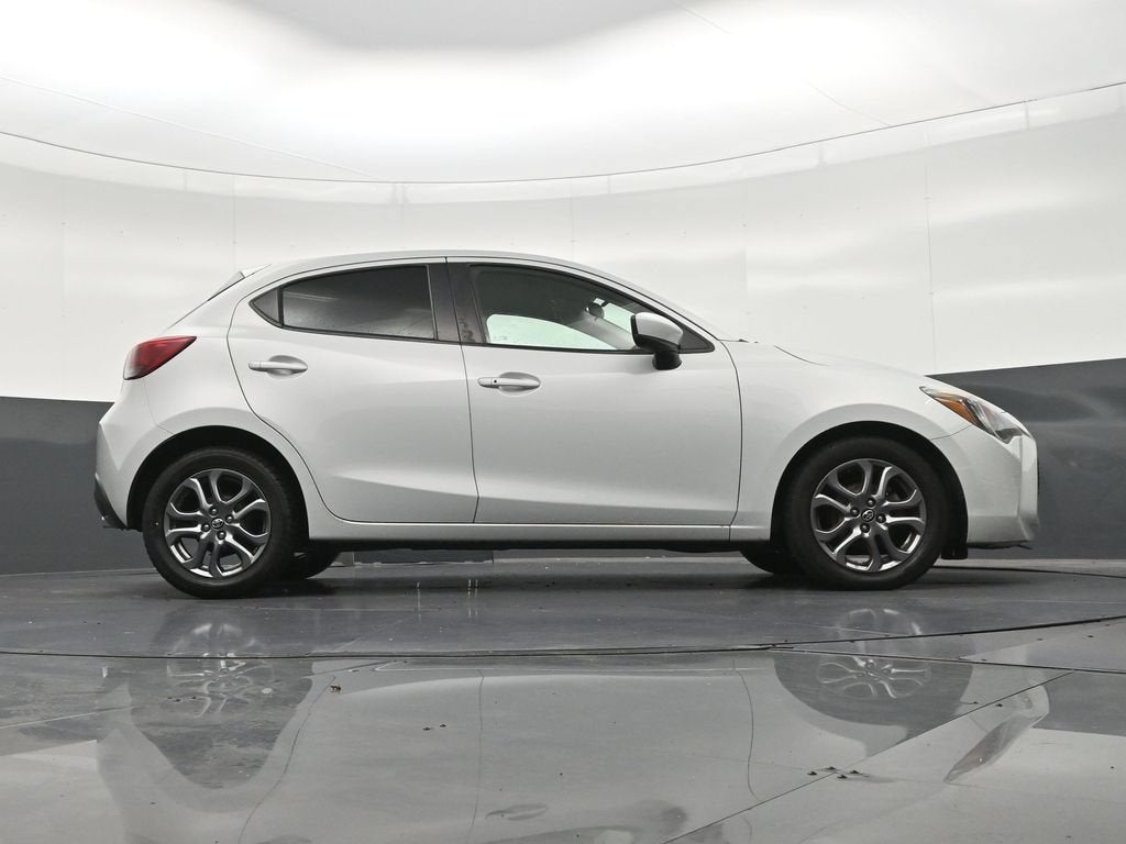 2020 Toyota Yaris Hatchback LE