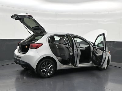 2020 Toyota Yaris Hatchback LE