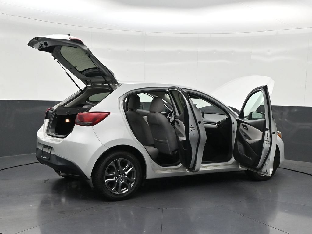 2020 Toyota Yaris Hatchback LE