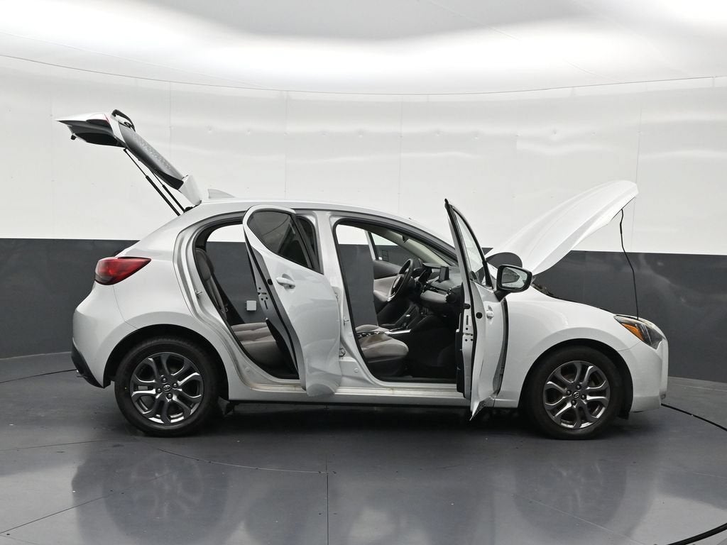 2020 Toyota Yaris Hatchback LE
