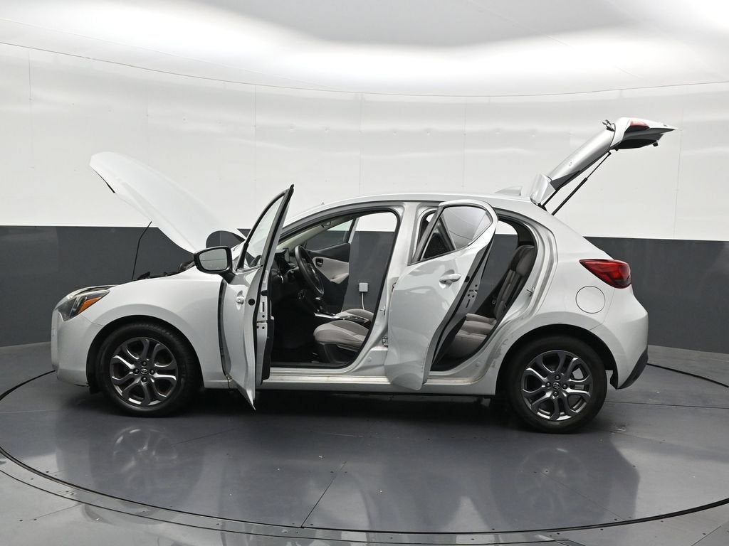 2020 Toyota Yaris Hatchback LE