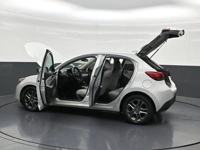 2020 Toyota Yaris Hatchback LE