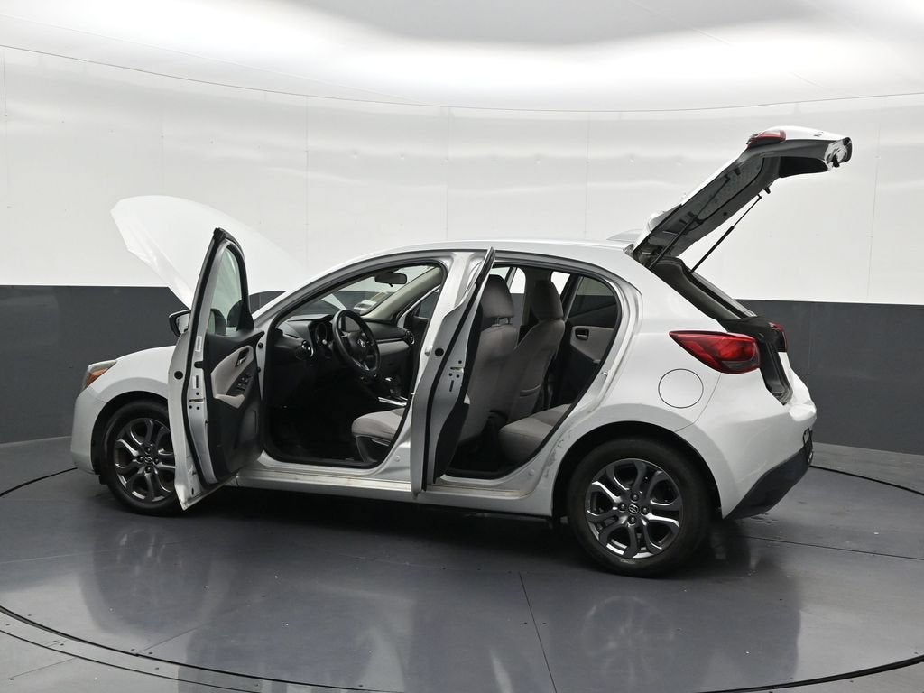 2020 Toyota Yaris Hatchback LE