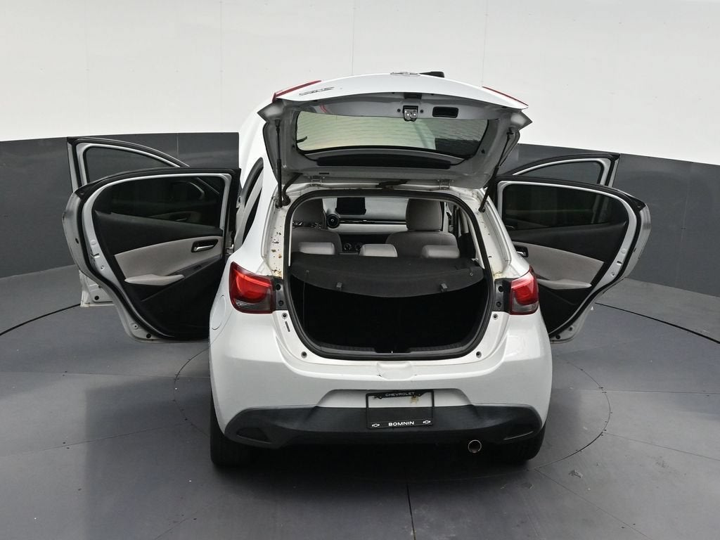 2020 Toyota Yaris Hatchback LE