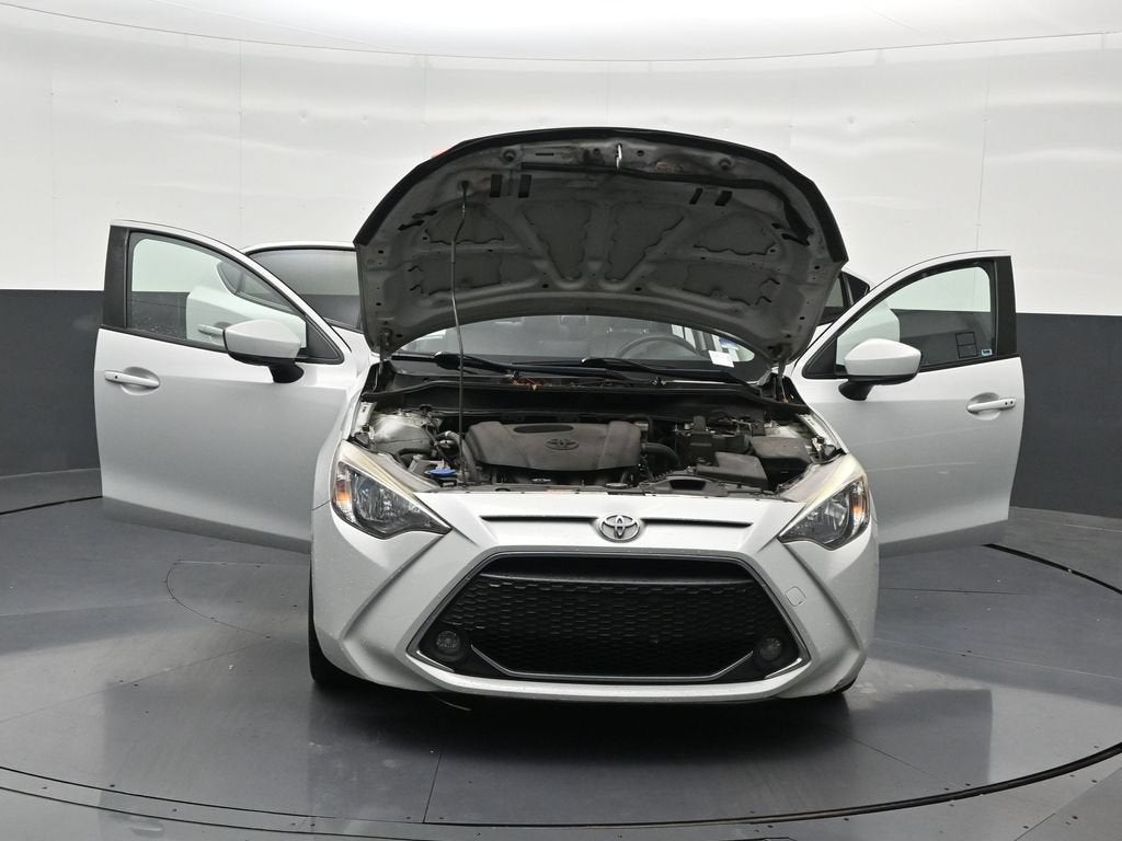 2020 Toyota Yaris Hatchback LE