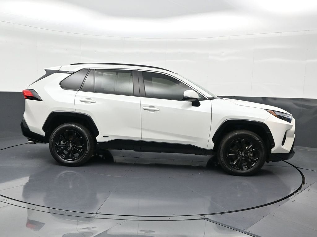 2022 Toyota RAV4 Hybrid SE