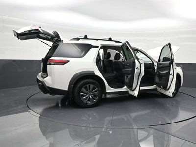 2022 Nissan Pathfinder SV