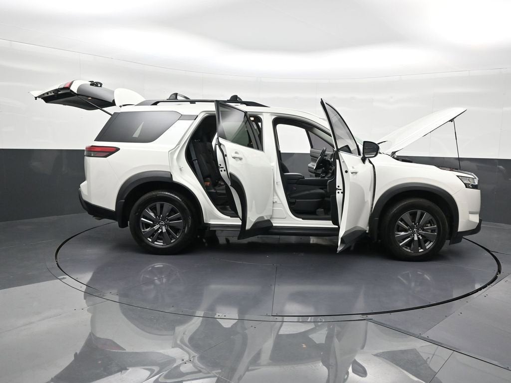 2022 Nissan Pathfinder SV