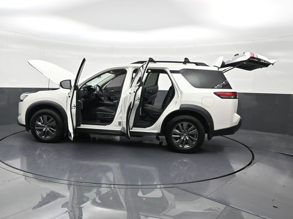 2022 Nissan Pathfinder SV