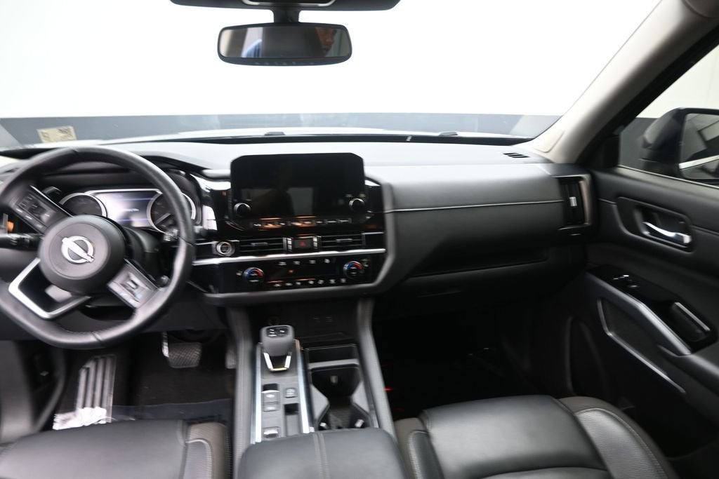 2022 Nissan Pathfinder SL
