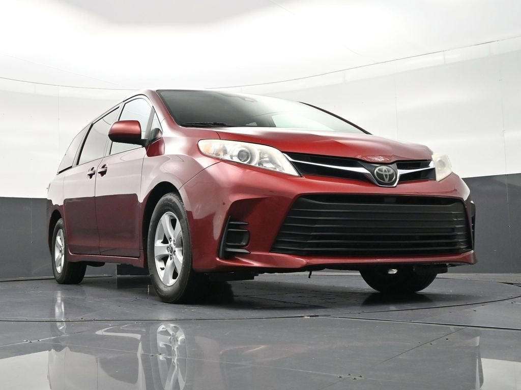 2020 Toyota Sienna LE Auto Access Seat