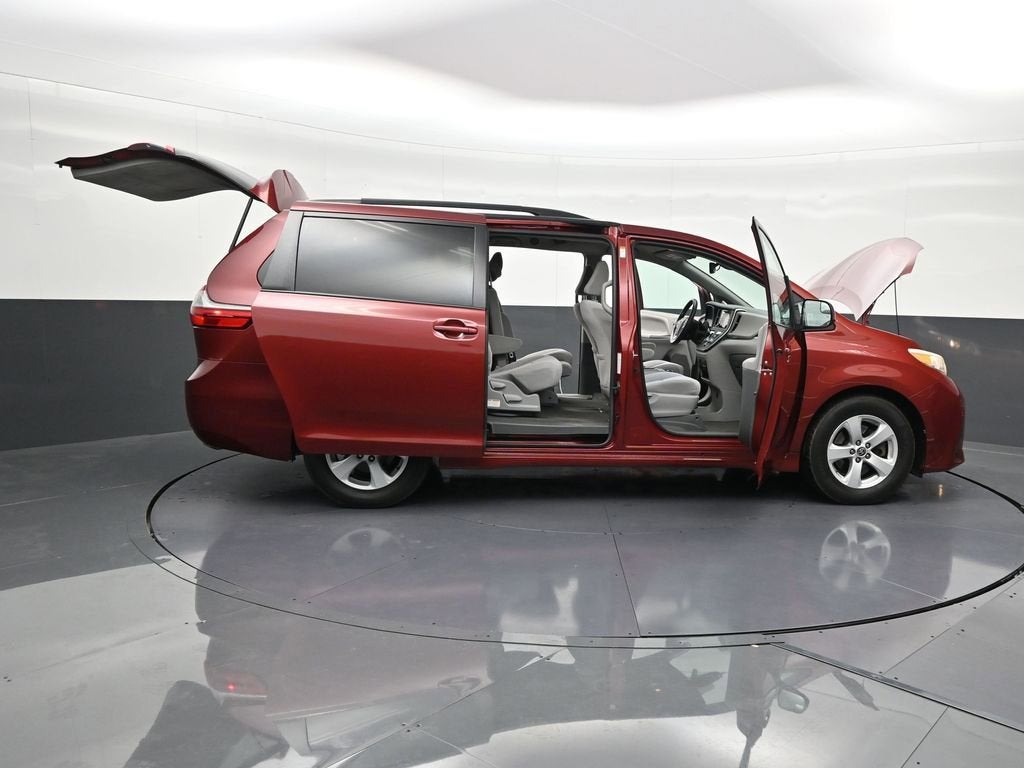 2020 Toyota Sienna LE Auto Access Seat