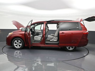2020 Toyota Sienna LE Auto Access Seat