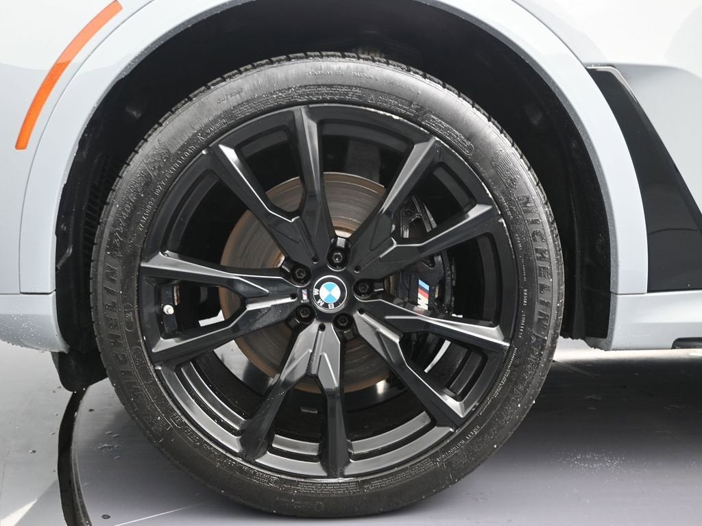 2023 BMW X7 M60i