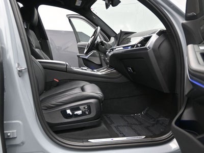 2023 BMW X7 M60i
