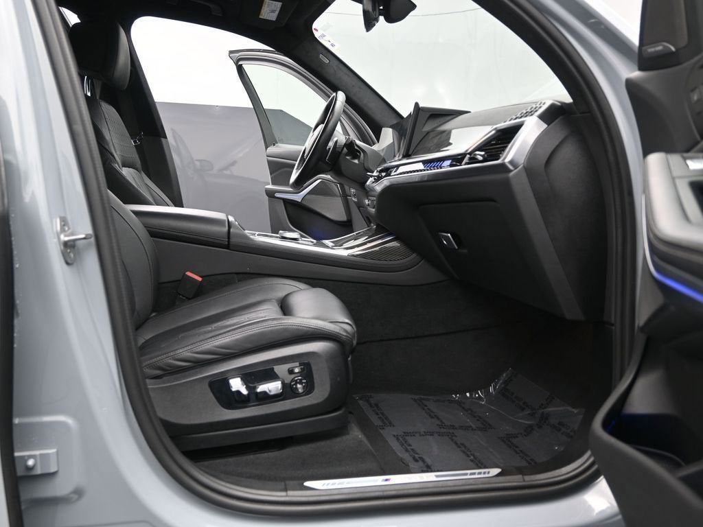 2023 BMW X7 M60i
