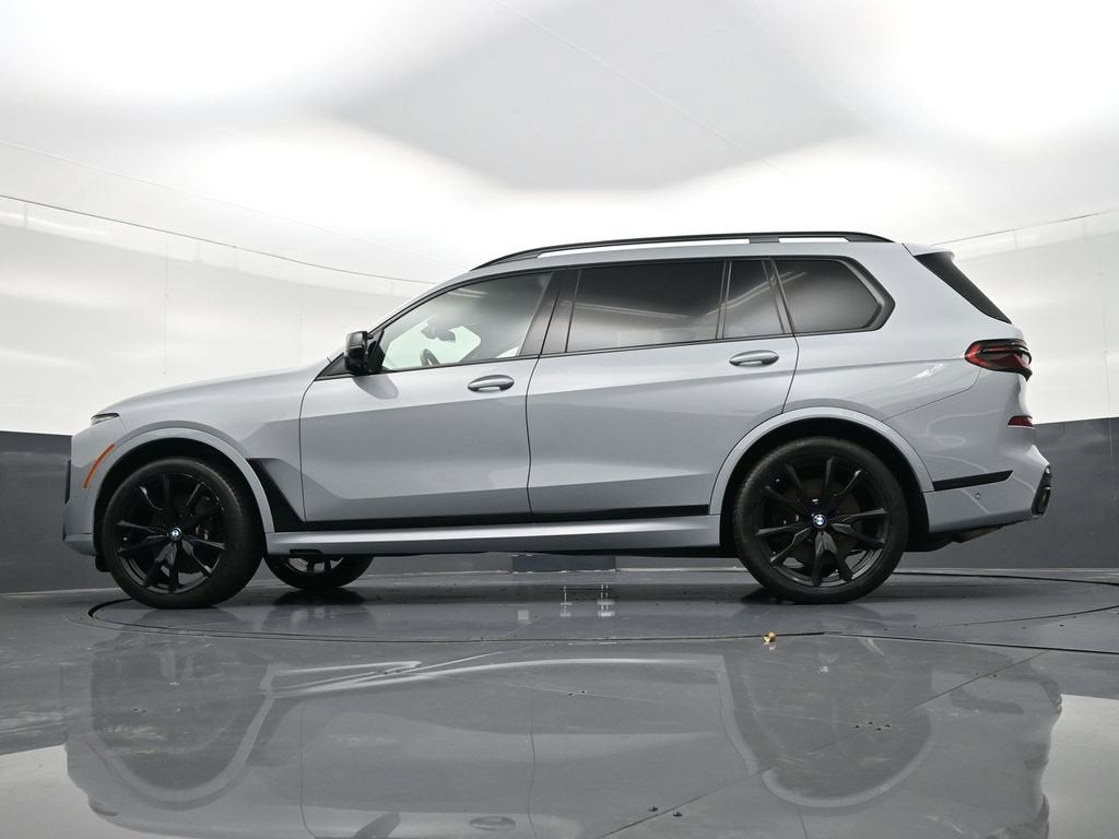 2023 BMW X7 M60i