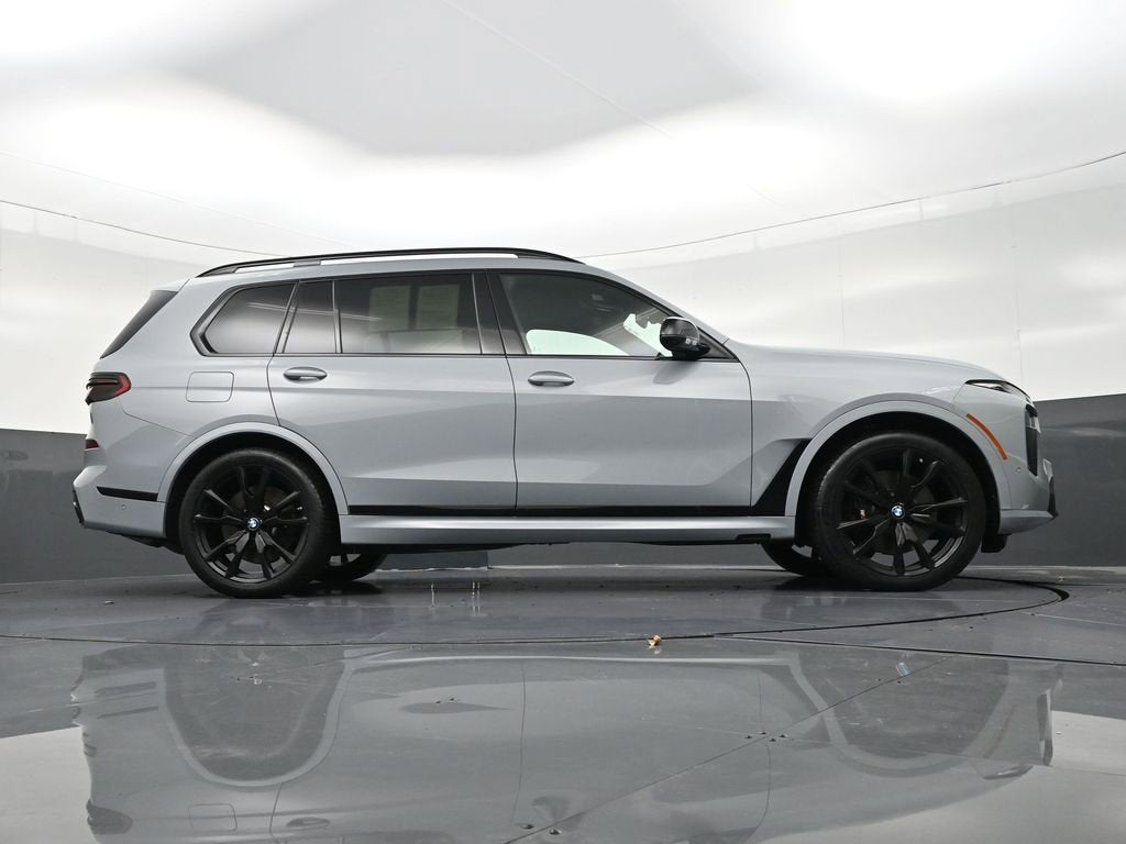2023 BMW X7 M60i