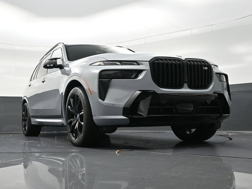 2023 BMW X7 M60i