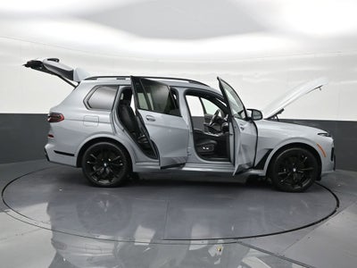 2023 BMW X7 M60i