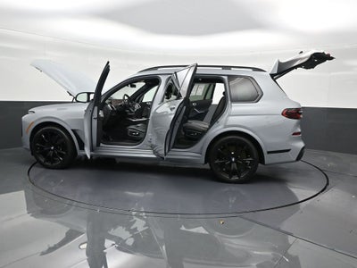 2023 BMW X7 M60i
