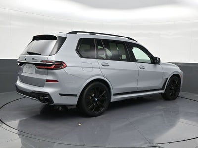 2023 BMW X7 M60i