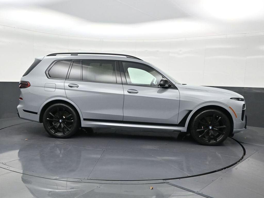 2023 BMW X7 M60i