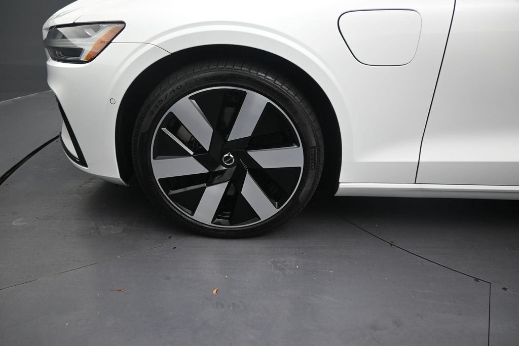 2024 Volvo S60 Recharge Plug-In Hybrid T8 Plus Dark Theme