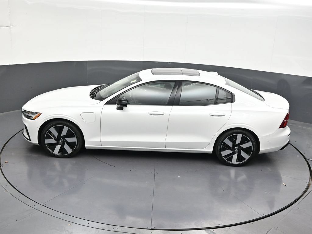 2024 Volvo S60 Recharge Plug-In Hybrid T8 Plus Dark Theme