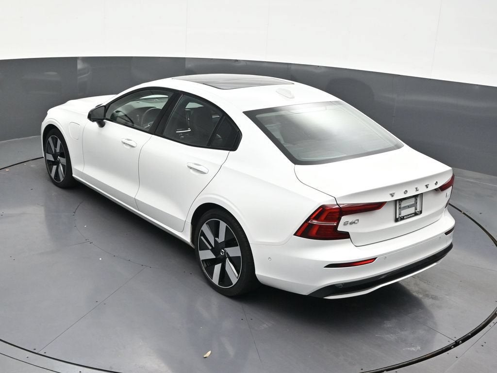 2024 Volvo S60 Recharge Plug-In Hybrid T8 Plus Dark Theme