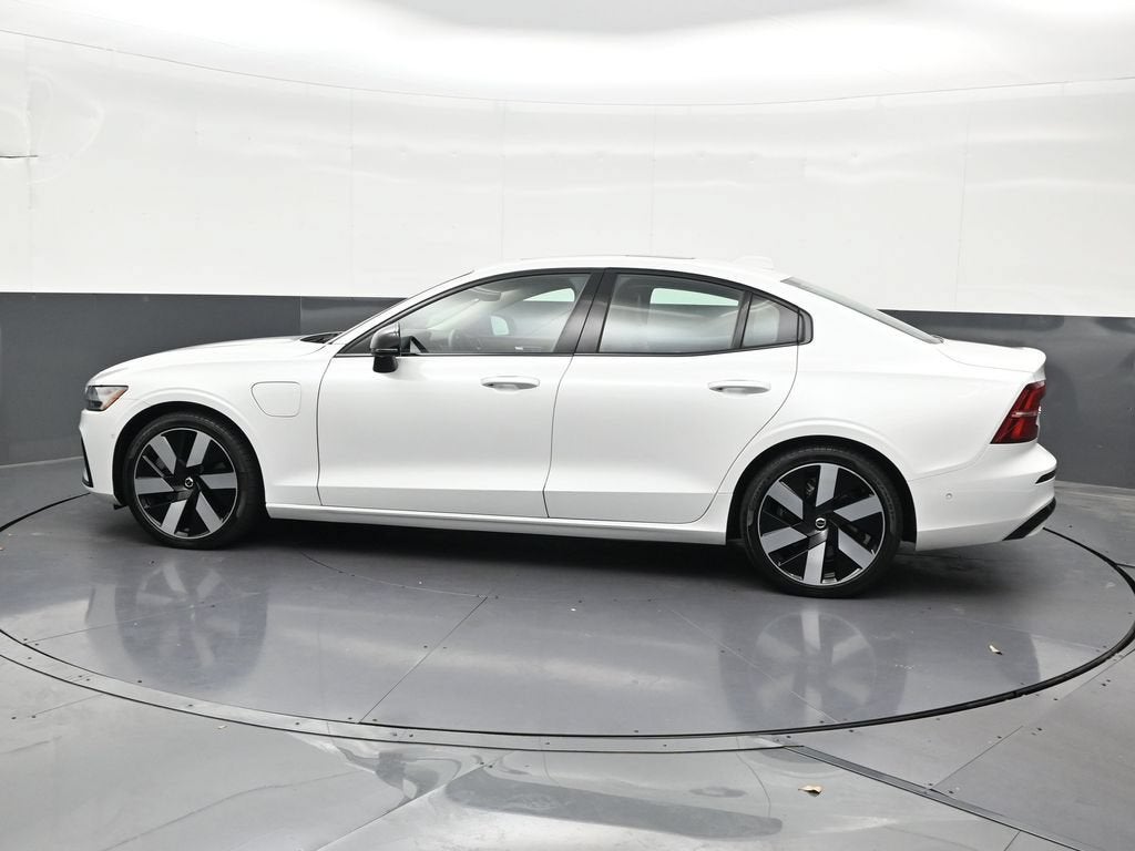2024 Volvo S60 Recharge Plug-In Hybrid T8 Plus Dark Theme