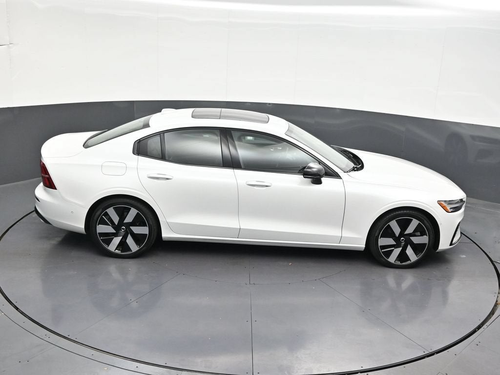 2024 Volvo S60 Recharge Plug-In Hybrid T8 Plus Dark Theme