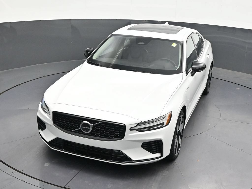 2024 Volvo S60 Recharge Plug-In Hybrid T8 Plus Dark Theme