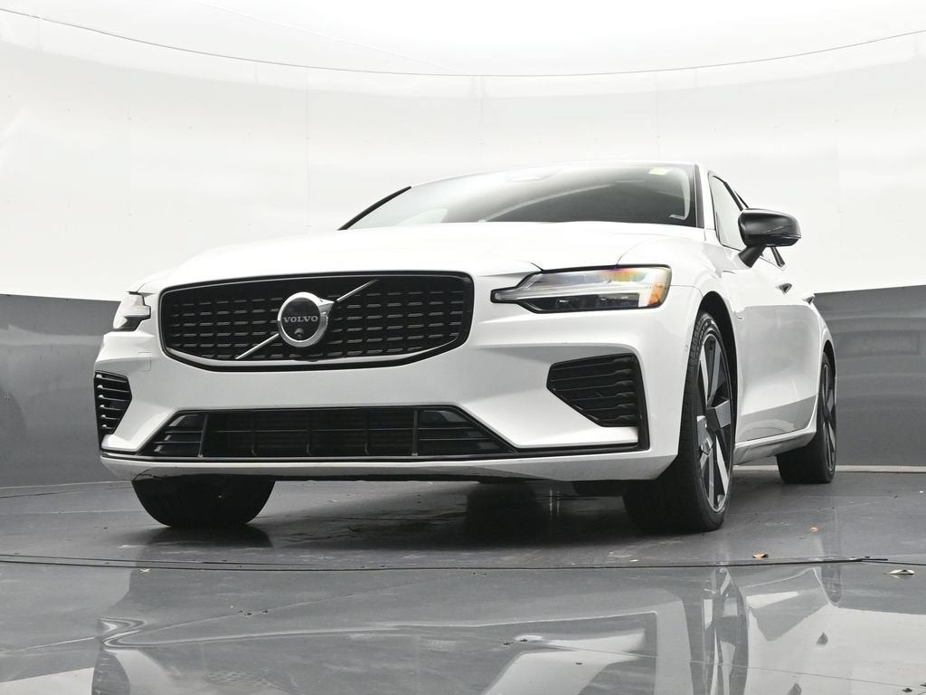 2024 Volvo S60 Recharge Plug-In Hybrid T8 Plus Dark Theme