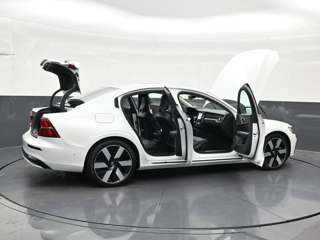 2024 Volvo S60 Recharge Plug-In Hybrid T8 Plus Dark Theme