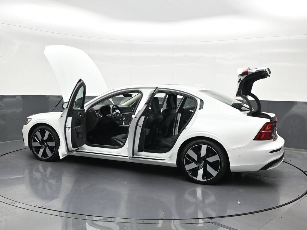 2024 Volvo S60 Recharge Plug-In Hybrid T8 Plus Dark Theme